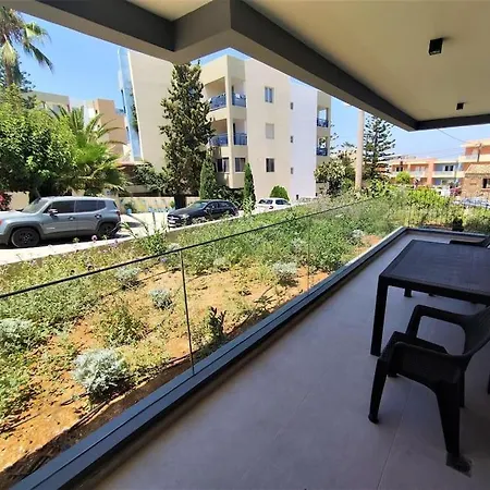 דירה Brand New Next To The Beach, Peaceful Square, Garden View