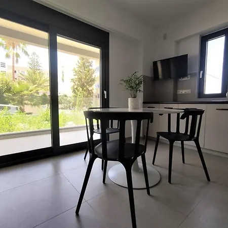 Brand New Next To The Beach, Peaceful Square, Garden View העיירה רתימנו