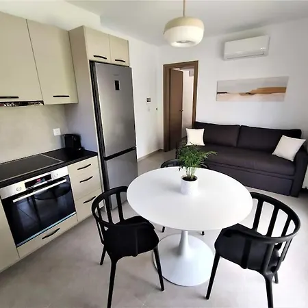 Brand New Next To The Beach, Peaceful Square, Garden View דירה *